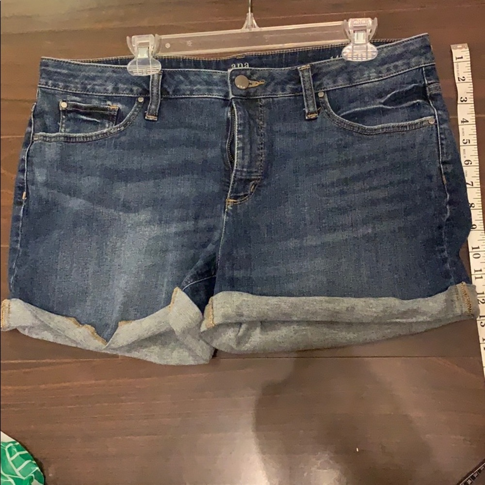Shorts - Picture 3 of 3